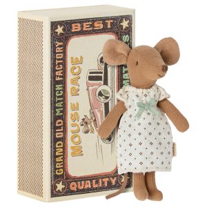 Big sister mouse in a matchbox (nightdress)