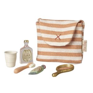toothbrush set with coral bag