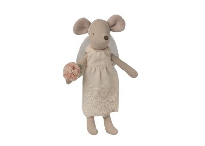 mum mouse dressed in a weeing dress with a veil and bouquet