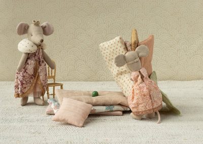 princess mouse finding a pea in her bed watches by her brother