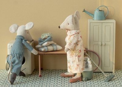 grandpa and grandma mouse doing laundry